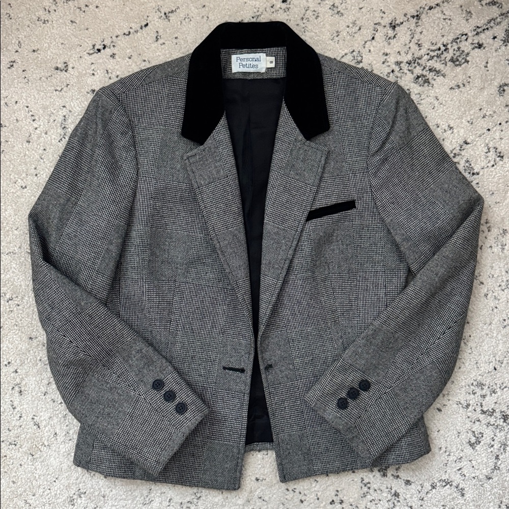 Vintage Personal Petites gray plaid blazer with black velvet collar